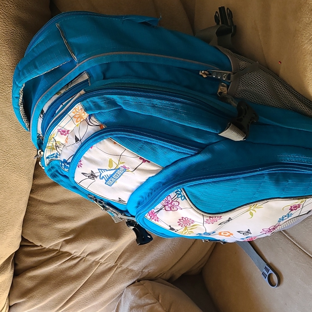 High Sierra backpack - Picture 2 of 13